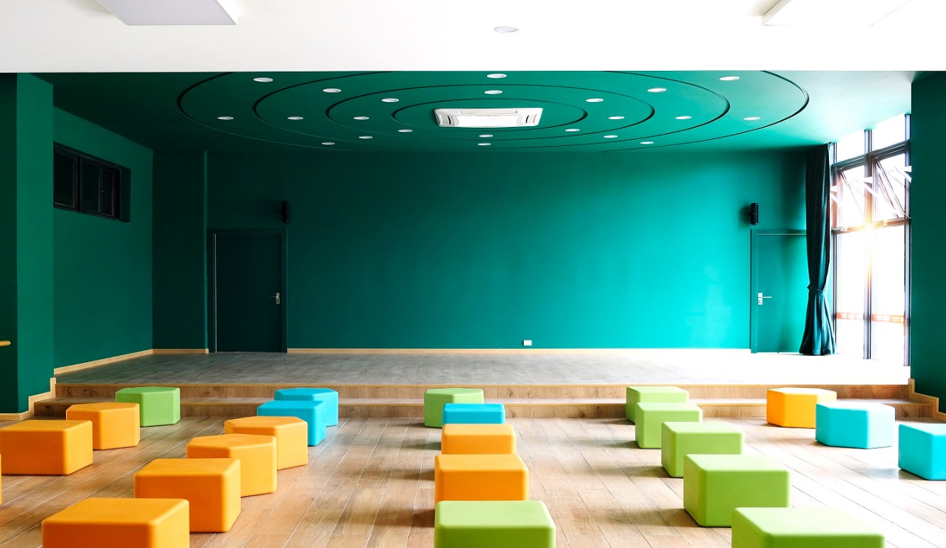 杭州上海世界外国语中学戏剧教室